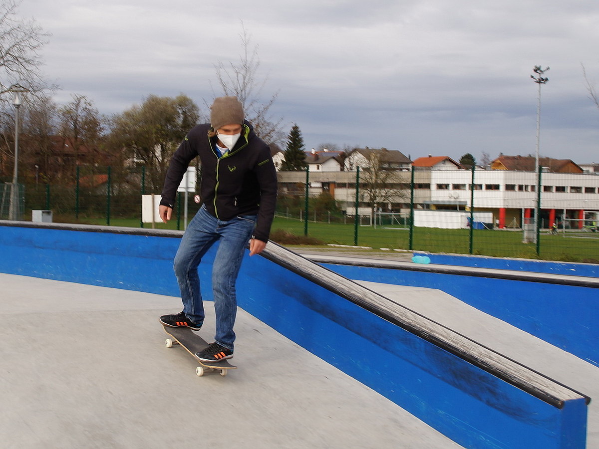 Skateranlage_Abstand_halten08_2048.JPG
